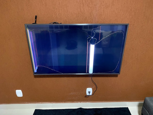 Imagem 1 de 4 de Tv LG Ai Thinq 50un8000psd Display Quebrado