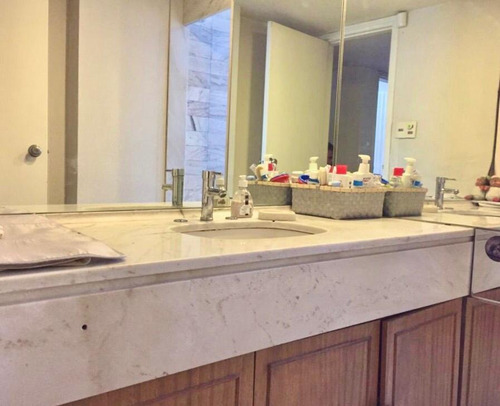 Venta Apartamento Tres Dormitorios Y Servicio Metros Rambla Pocitos