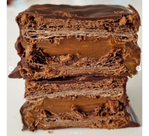 Alfajor Premium Entre Dos X3unidades Hojaldre Y Choco Ddl