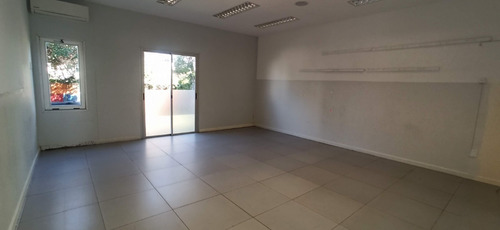Gran Local Comercial Sobre García Lagos Y Rambla, Lomas De Solymar