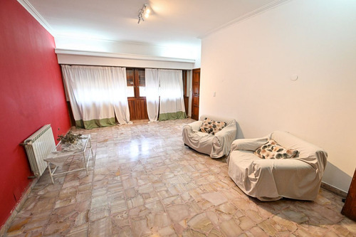 Casa De 2 Pisos A Mts De Plaza San Martin