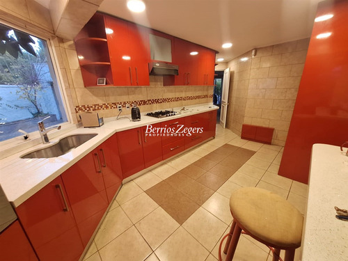 Casa En Arriendo De 5 Dorm. En Las Condes