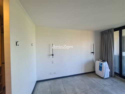Departamento En Venta De 2 Dorm. 2 Baños , En Las Condes