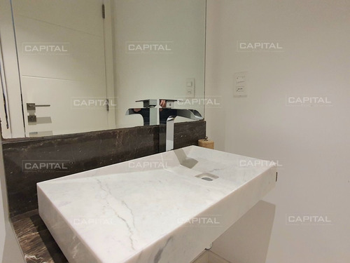Imagen 6 de 19 de Venta Departamento Primera Línea Dos Dormitorios Y Dependencia De Servicio En Playa Mansa Punta Del Este - Punta Del Este Mansa