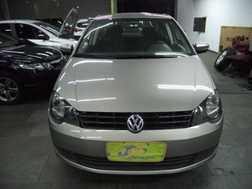 Volkswagen Polo Sedan 1.6 8v Vht Comfort Total Flex Completo