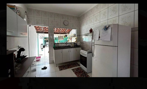 Casa Com 2 Dormitórios À Venda, 60 M² Por R$ 260.000 -varginha/mg
