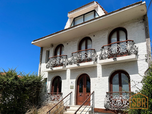 Venta De Casa En Carrasco Sur 6 Dormitorios A Pasos De Arocena