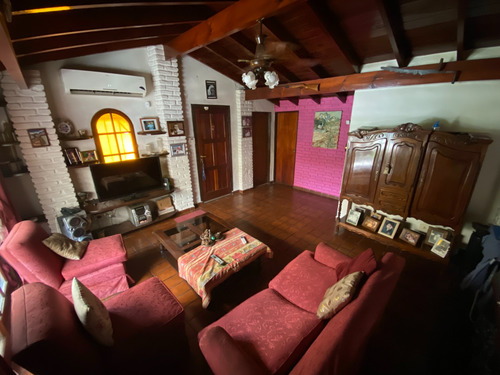 Casa 4 Amb Con Pileta Y Jardín En Barrio Montecarlo, Del Vis