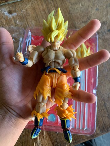 Action Figure Goku Super Dragon Ball Movel Com Acessorios