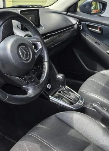 Mazda 2 TOURING 1500CC AT AA