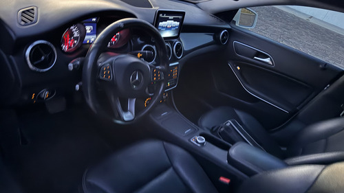 Mercedes-Benz Clase CLA 1.6 180 Cgi Mt