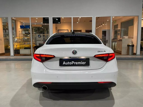 Alfa Romeo Giulia 2.0 200cv 200 Distinctive