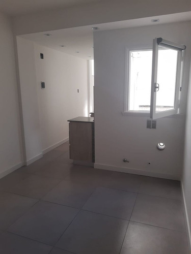 Imagen 6 de 10 de Venta Depto 2 Amb A La Calle Zona Plaza Mitre