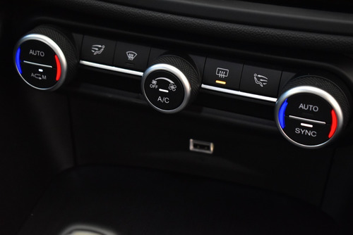 Imagen 12 de 19 de Alfa Romeo Giulia 2.0 200cv 200 Distinctive 2019 - Car Cash