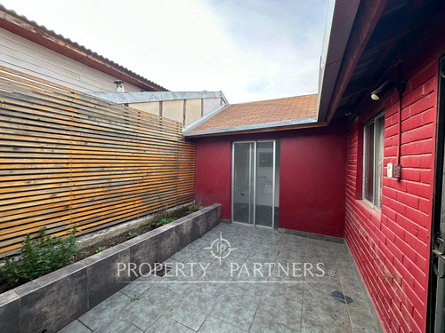Amplia Propiedad En Sector Residencial Con Excelen...