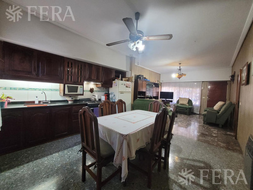 Venta De Casa De 3 Ambientes Con Patio En Wilde
