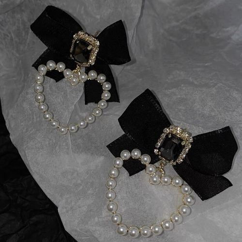 Imagen 2 de 5 de Aros Lazo Negro Corazón Perlas Corean Mujer Largos Cute
