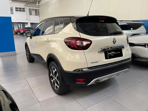 Renault Captur Intens at