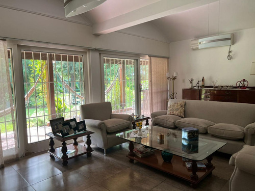 Venta Casa Quinta Pileta Parrilla Parque Arbolado En Barrio El Trebol.