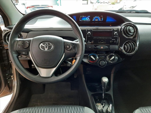 Imagem 10 de 12 de Etios 1.5 X Plus Sedan 16v Flex 4p Automático