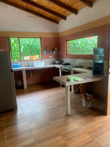 Alquilo Corta Estancia Casa Campestre Quinta Vacacional Silanche Vía Los Bancos 3 Cuartos, 2 Baños, Parqueadero, Amoblado, Area Común, Piscina, Canchas, Serv Básicos, Clima Cálido A 2hrs De Quito