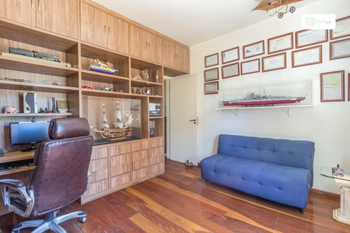 Imagem 8 de 15 de Venda De Casa Com 490m² E 4 Quartos - 772