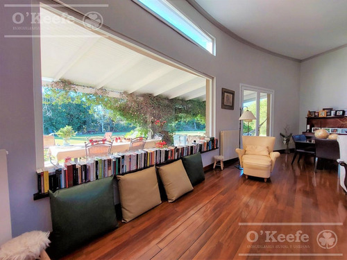 Imagen 8 de 30 de Casa En Venta De Cinco Ambientes Con Quincho Y Vista Al Fondo A Golf En Abril Club De Campo