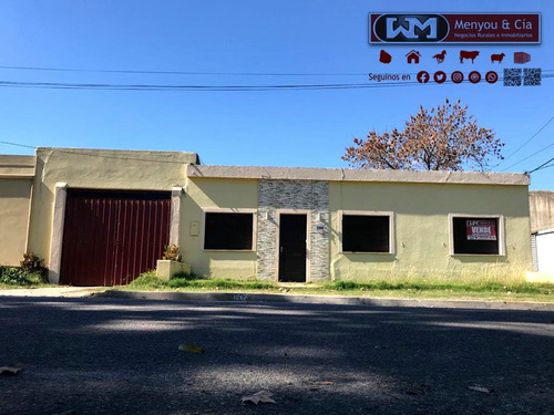 Venta Casa Trinidad Flores 5 Dormitorios Esquina Luminosa Con Patio Verde Cochera Y Barbacoa