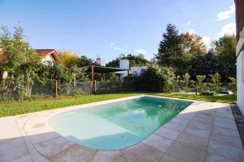 Casa 3 Dormitorios Pileta Parrilla Jardin El Paraiso Country Club Guernica