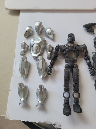Marvel Iron Man 2 Tri-armor Suitcase Megabloks 2010 + Extras