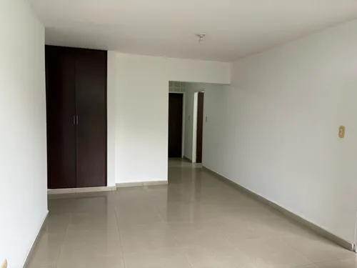 Edificio En Venta En El Ingenio Iii. Cod V8562