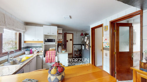 Casa En Venta En Condominio De 4 Dormitorios 4 Baños 2 E