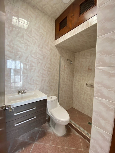 Imagen 12 de 22 de Casa En Venta Totalmente Remodelada Con 3 Recs En Barrio Del