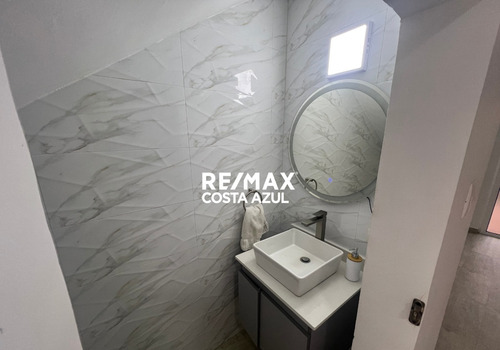 Remax Costa Azul Vende Espectacular Townhouse Dúplex ¡totalmente Amueblado Y Listo Para Vivir!