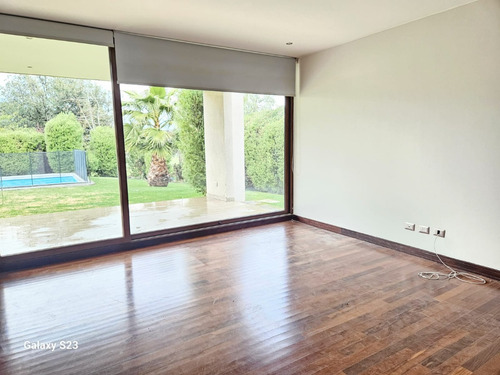 Fantástica Casa En Exclusivo Condominio Valle Escondido.