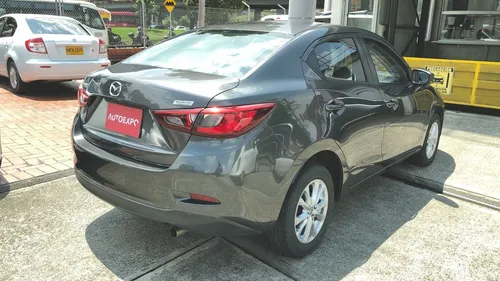 Mazda 2 Touring Sedan 2020