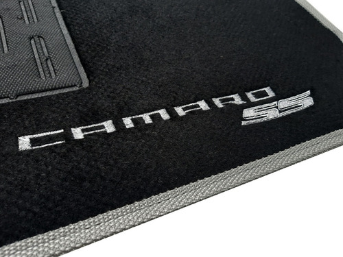 Imagem 3 de 5 de Tapetes Camaro Ss 2010 A 2015 + Túnel Cortesia