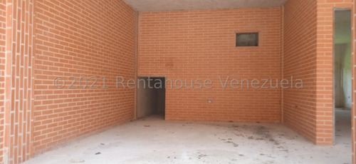 Excelente Townshouse En Venta, Ubicados En La Mejor Zona De La Ciudad 22-6200 Ec