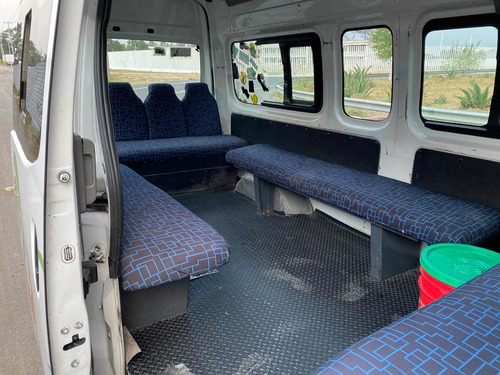 Imagen 4 de 8 de Nissan Urvan 2014 2.5 Panel Ventanas Mt