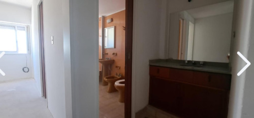 Venta Particular. Departamento 3 Ambientes - Zona Tribunales, La Plata. Incluye Cochera.