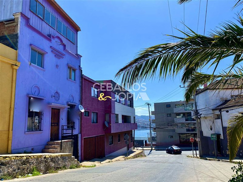 Casa En Venta De 4 Dorm. En Valparaíso