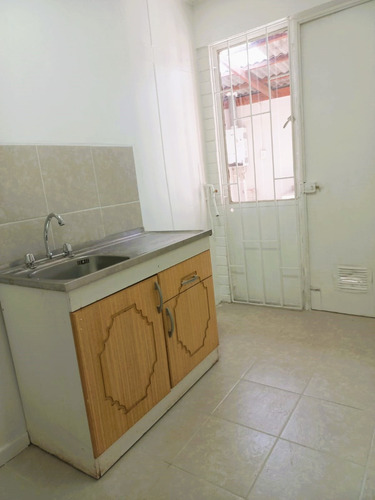 Casa De Un Piso, Con Ubicación Inmejorable, Avenida Condell
