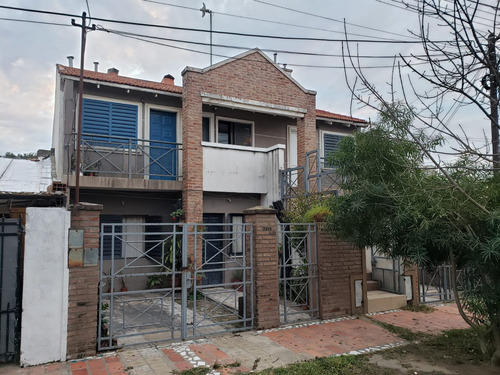 Venta Departamento, 2 Dormitorios, Patio Y Cochera