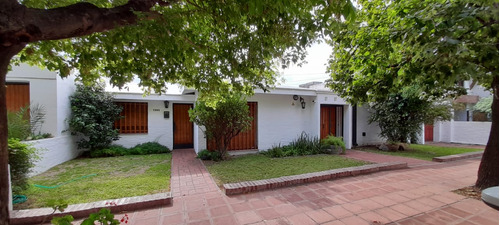 Casa A La Venta En El Cerro De Las Rosas De 4 Dormitorios Gran Terreno