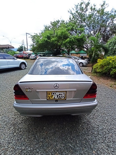 Imagen 5 de 8 de Mercedes-benz 240 C C 240 V6 (170 Cv)