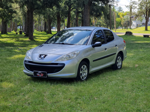 Peugeot 207 1.4 Sedan Active 75cv