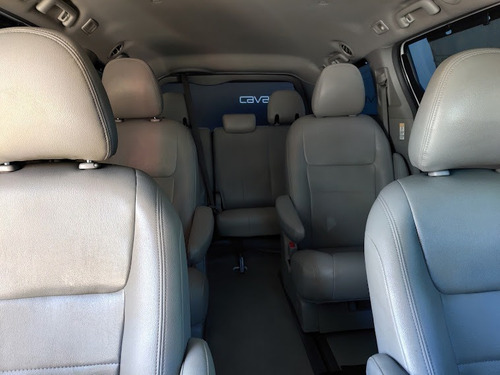 Imagen 8 de 8 de Toyota Sienna Le 2015