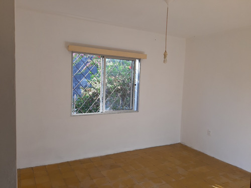 Casa De 2 Dormitorios En Las Piedras, Canelones