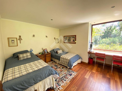 Casa En Venta De 5 Dorm + Estar Y Subt. En Las Brisas Co