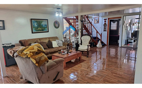 Qval Spa Vende Hermosa Casa Con Piscina Y 3 Cabañas En Requi